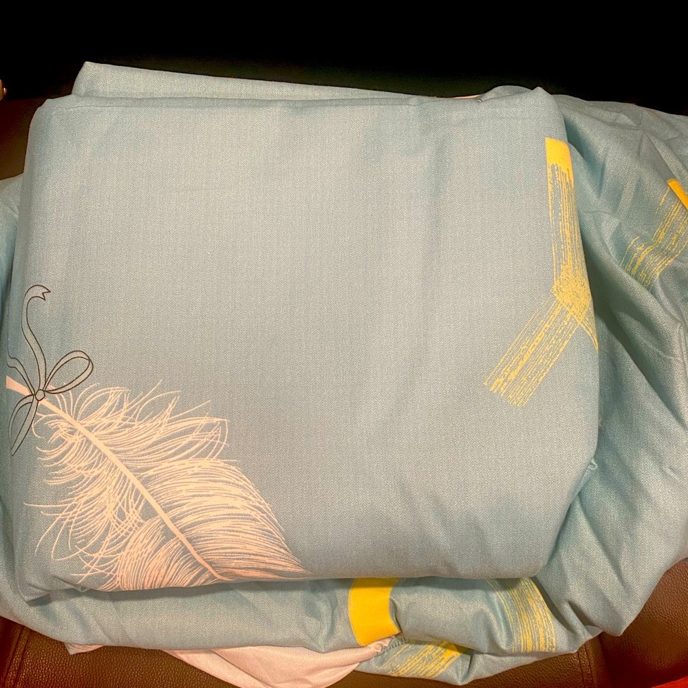 Live Well Bedding Set, 100% Microfiber, Size King, Color Green